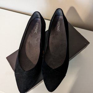 Vionic Gem Caballo size 10 black velvet shoes